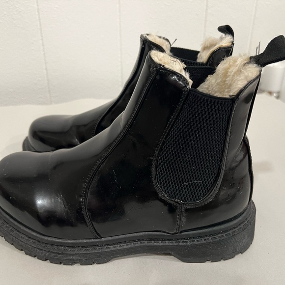 3/$25🎈Forever 21 Chelsea boots size 5.5 - Picture 3 of 7